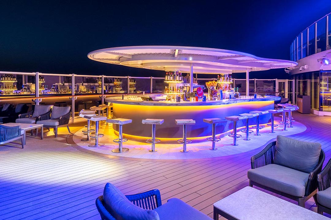 do cruise ships have nightclubs